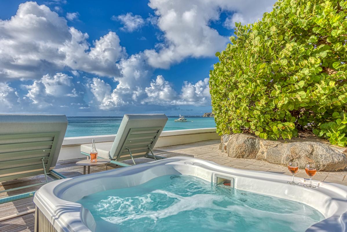 5-PetitePlage5-HotTub_A louer villa Grand Case Saint Martin